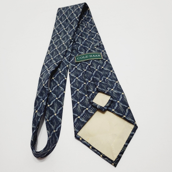 Cole Haan Necktie Gray Geometric Pattern Silk Neck Tie 56x4" Made in Spain - Picture 5 of 5